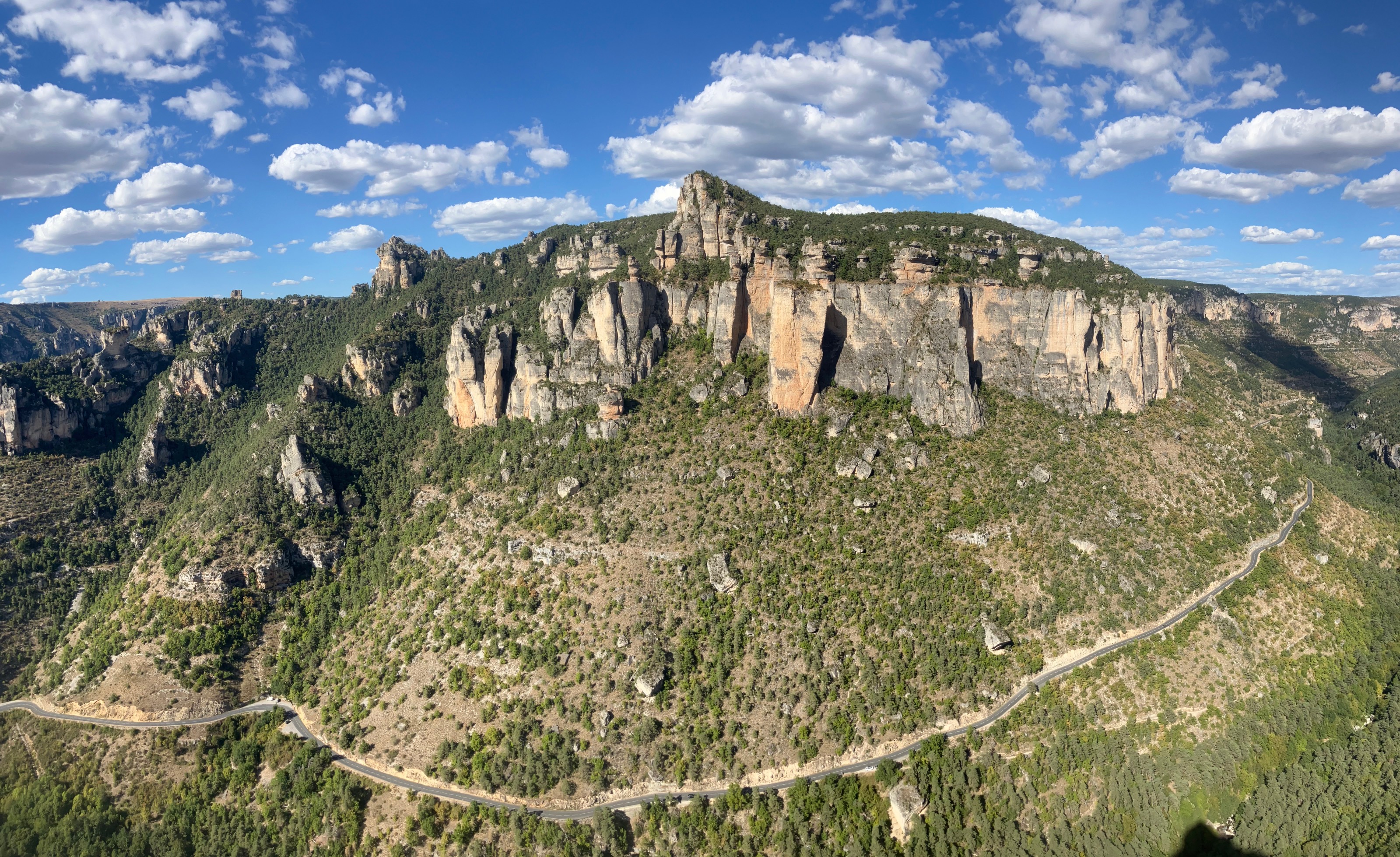 les falaises de la Jonte vues du Curvelier